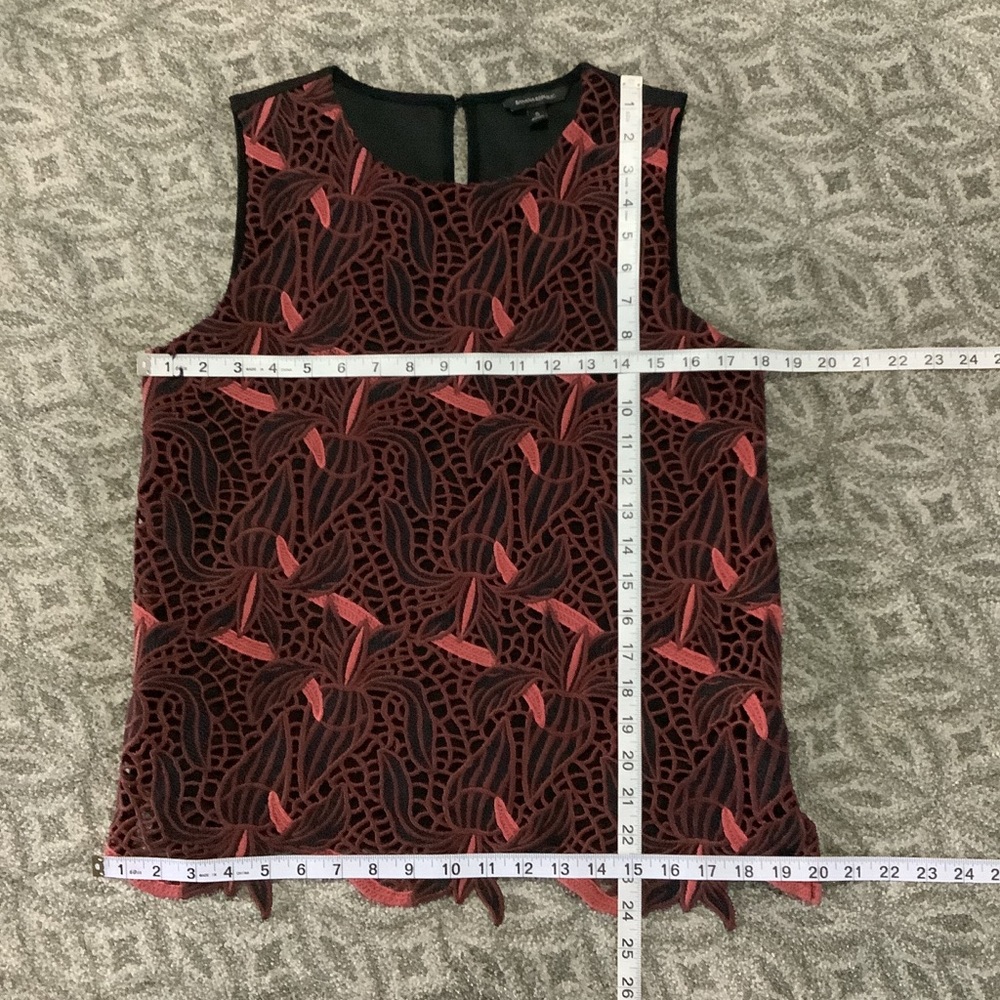 BANANA REPUBLIC Sleeveless Crocheted Lace Cutout Tank Top 5 - Picture 7 of 9